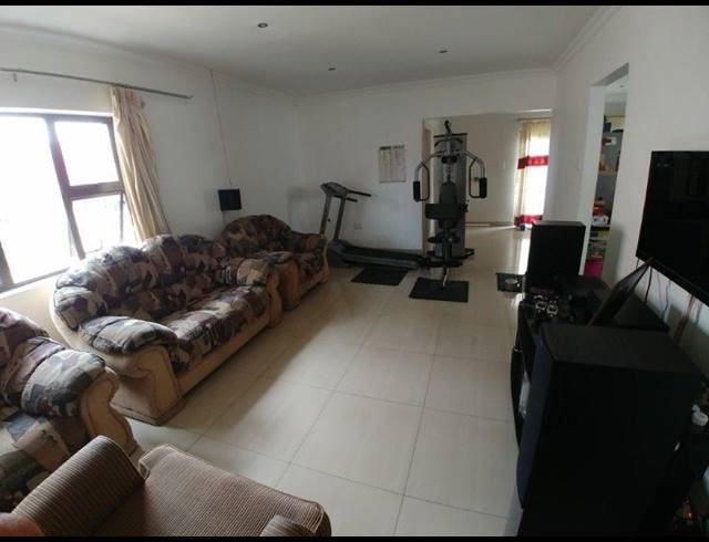 3 BEDROOM HOUSE FOR SALE IN CRAIGIEBURN